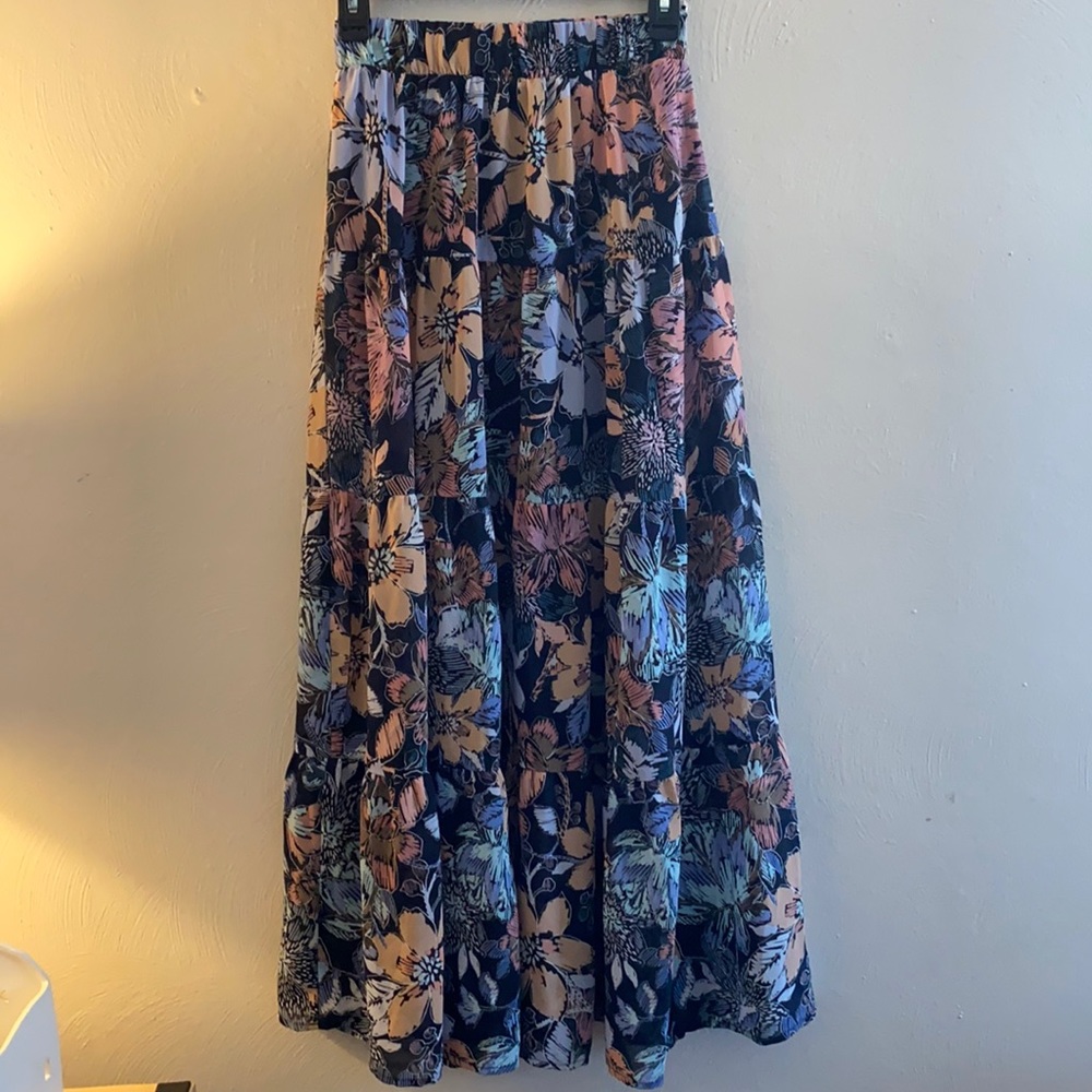 Floral pattern full skirt